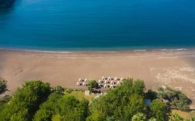 Eden Bungalows And Beach